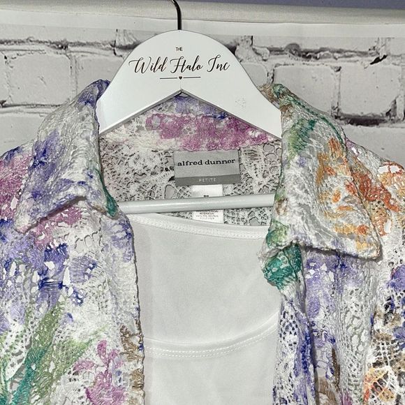 Delicate Floral Open Front Blouse W/ Attached Tank and Jeweled Necklace Ensemble - Picture 7 of 14